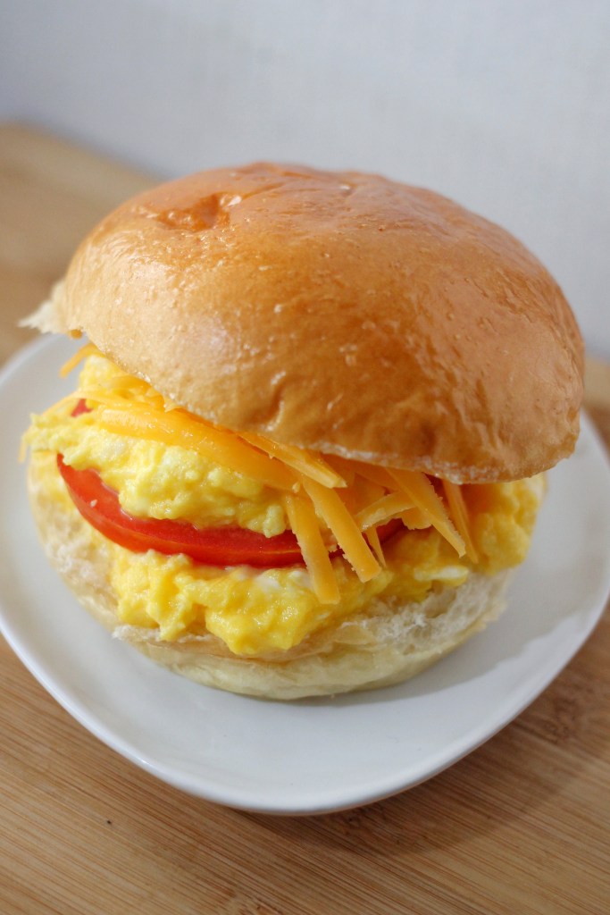 Cheesy Scrambled Egg & Tomato Sandwich